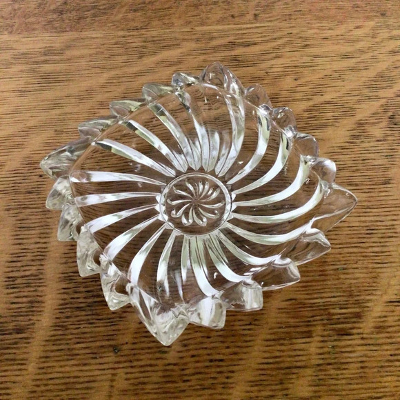 Vintage Clear Swirl Glass Square Ashtray - Picture 1 of 6